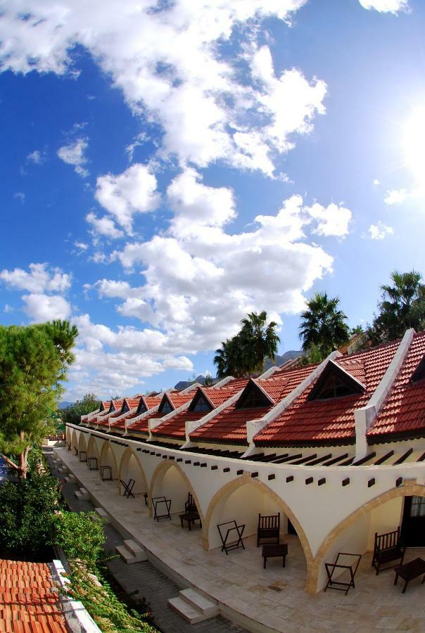 Bellapais Monastery Hotel Кирения Екстериор снимка